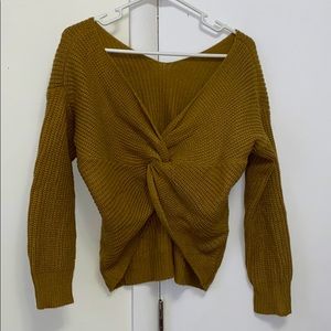 Long sleeve crop top with chest twist